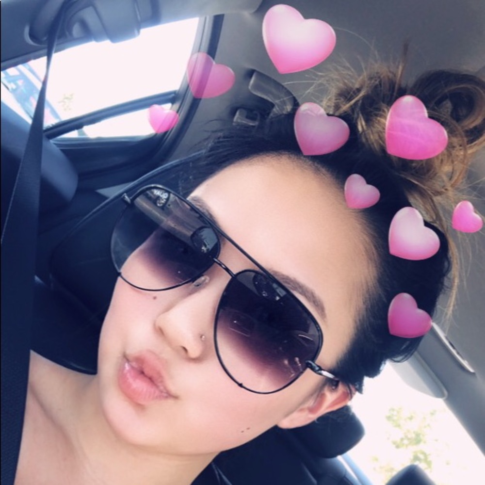 Meet your Posher, Cynthia